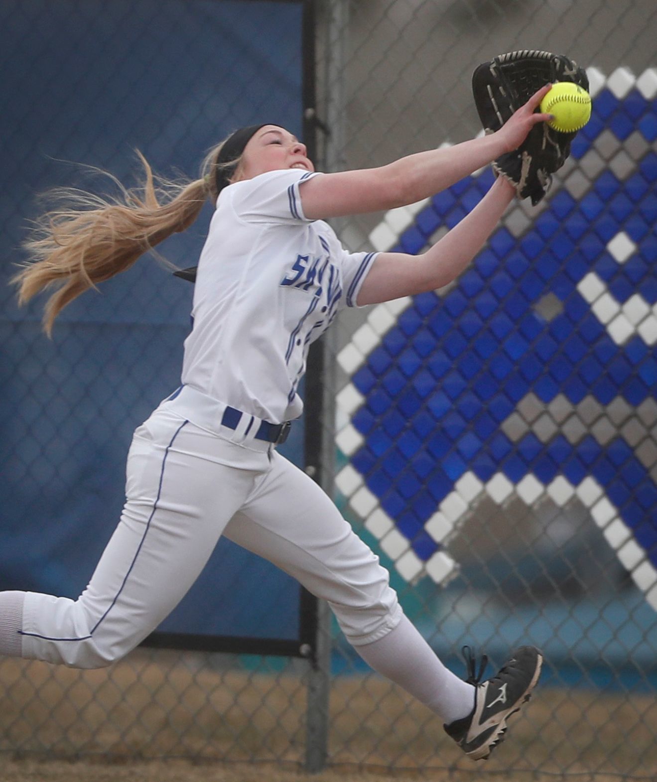Billings West defeats Billings Skyview, 11-5.